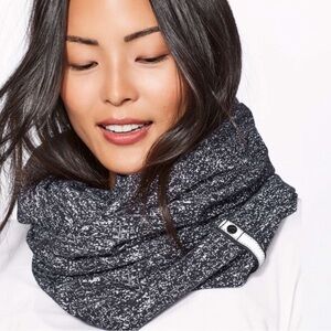 Lululemon Vinyasa Wrap Shawl🖤